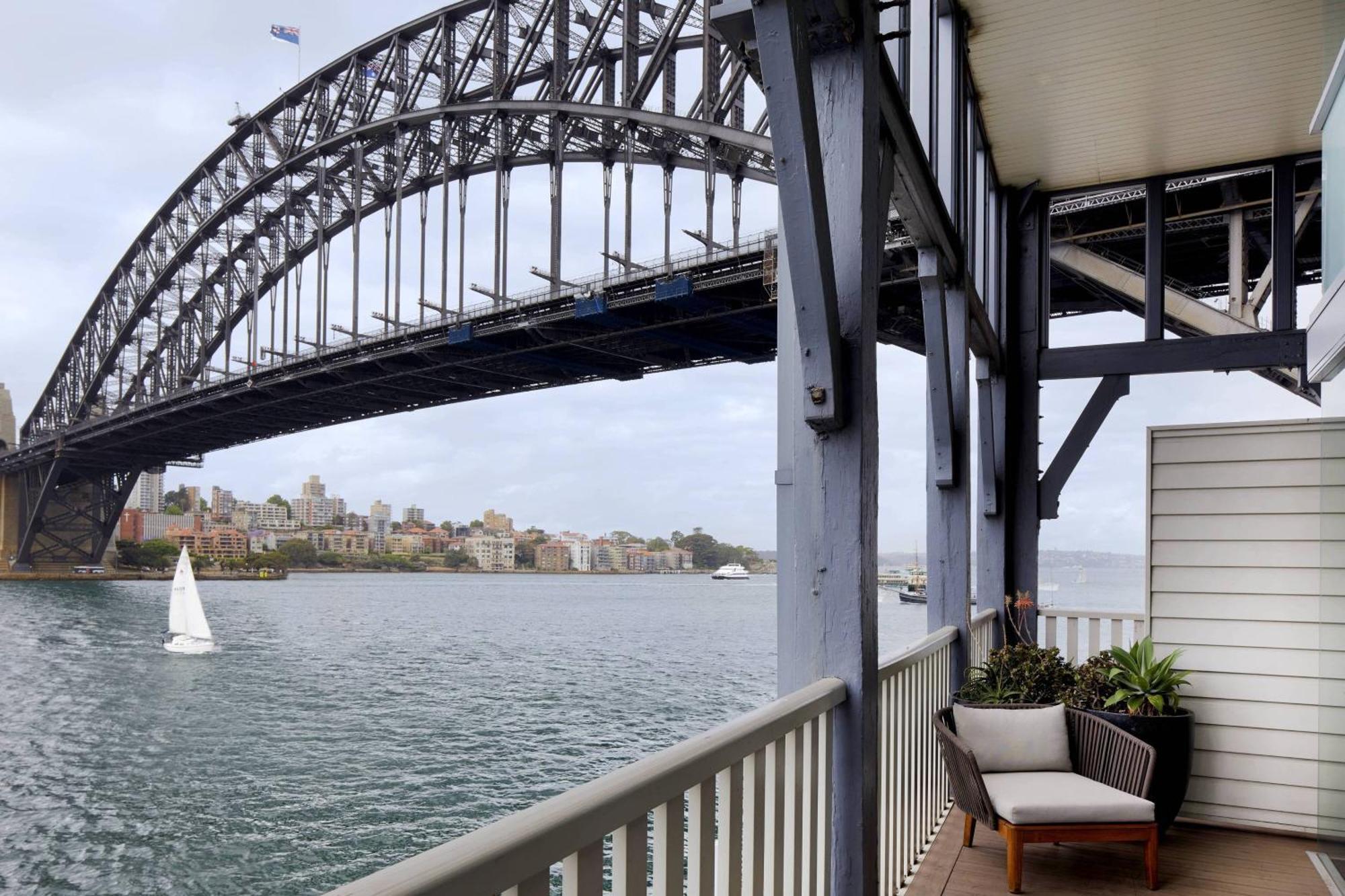 Pier One Sydney Harbour, Autograph Collection Hotell Eksteriør bilde The view from a balcony at the Wrest Point Casino