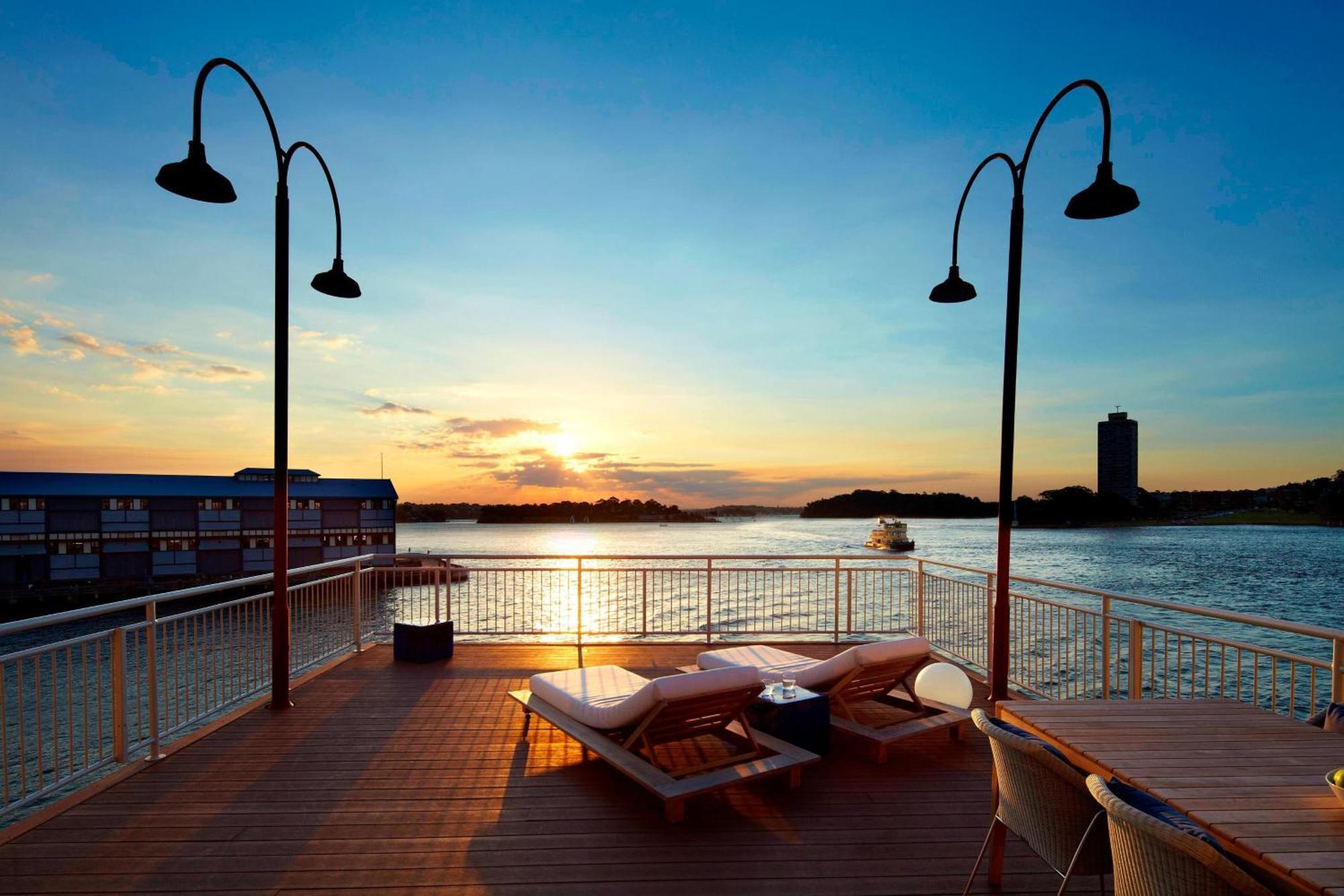 Pier One Sydney Harbour, Autograph Collection Hotell Eksteriør bilde The rooftop pool at the Standard East Village